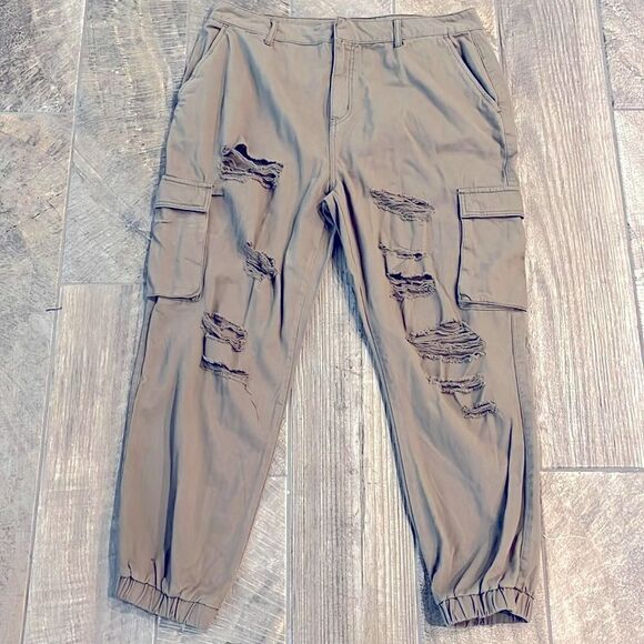 NWT Forever 21 khaki olive green distressed cargo baggy pants - Picture 1 of 2